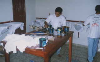 Computer, taglio e serigrafia